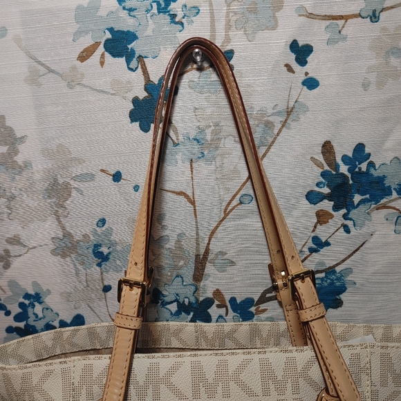 Michael Kors tote - Picture 15 of 16